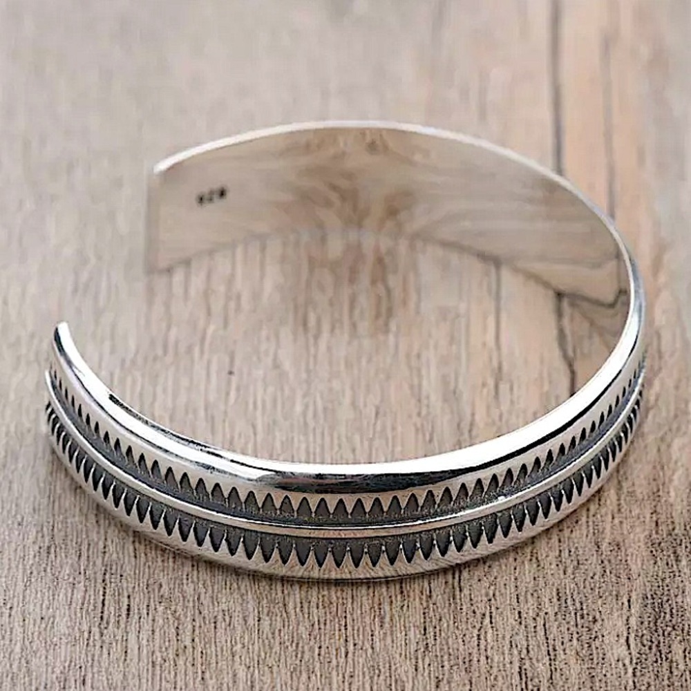 STERLING PUNK ENGRAVED BANGLE BRACELET TOOTH - Picture 4 of 10